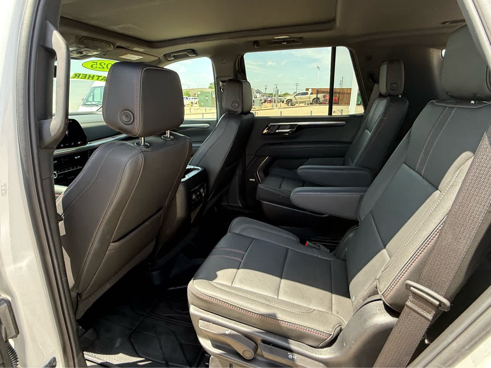 Used 2025 Iridescent Pearl Tricoat Chevrolet RST image 17