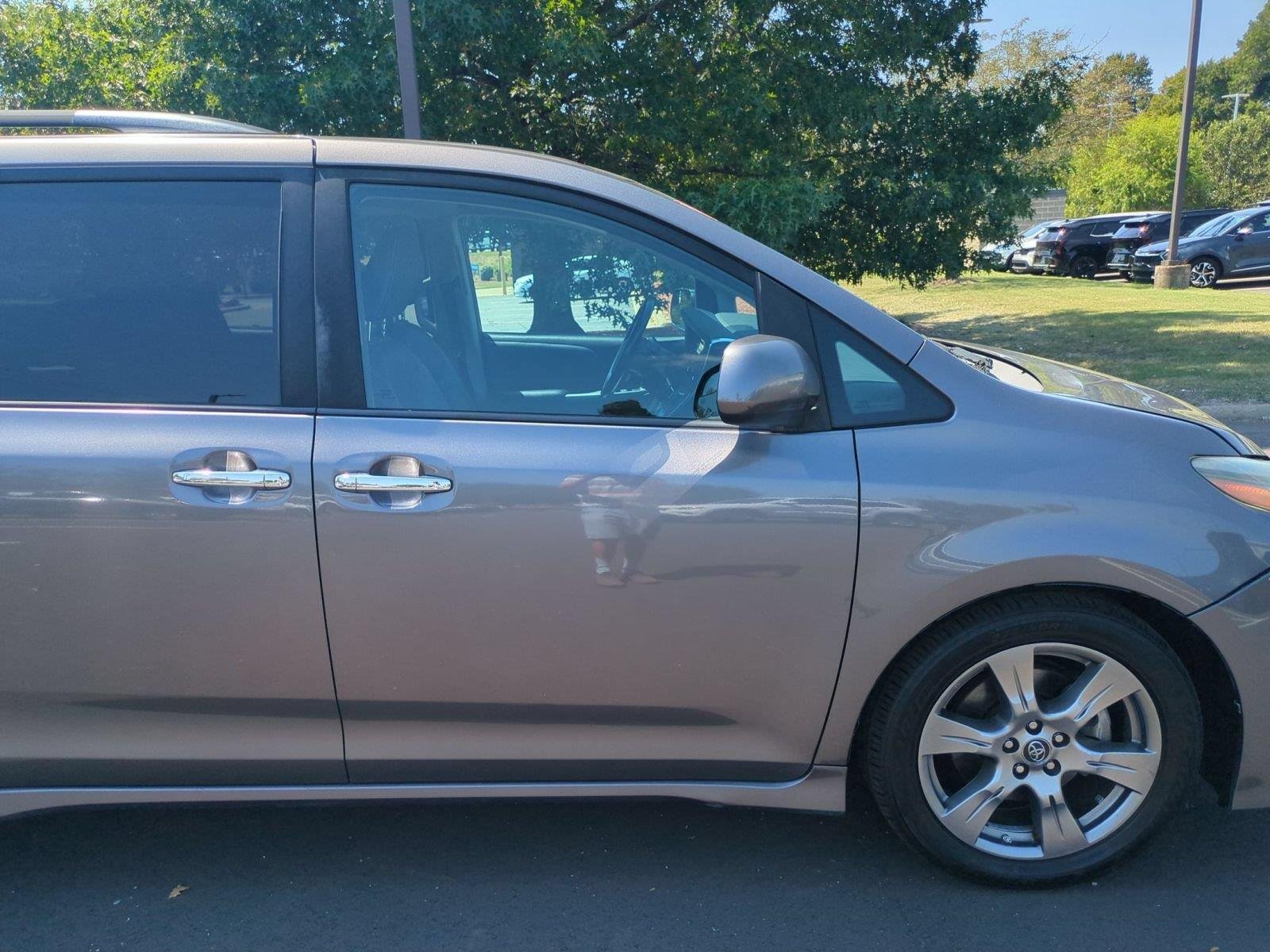 Used 2018  Toyota SE image 36