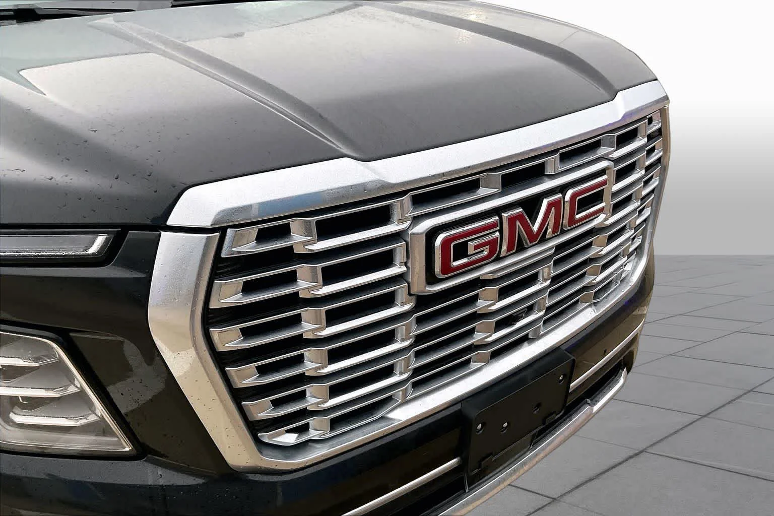 Used 2025 Onyx Black GMC Denali image 27