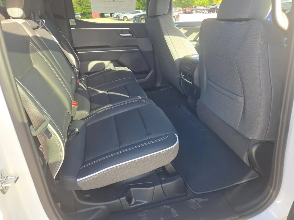 New 2026 Summit White GMC Elevation Extended Range image 9