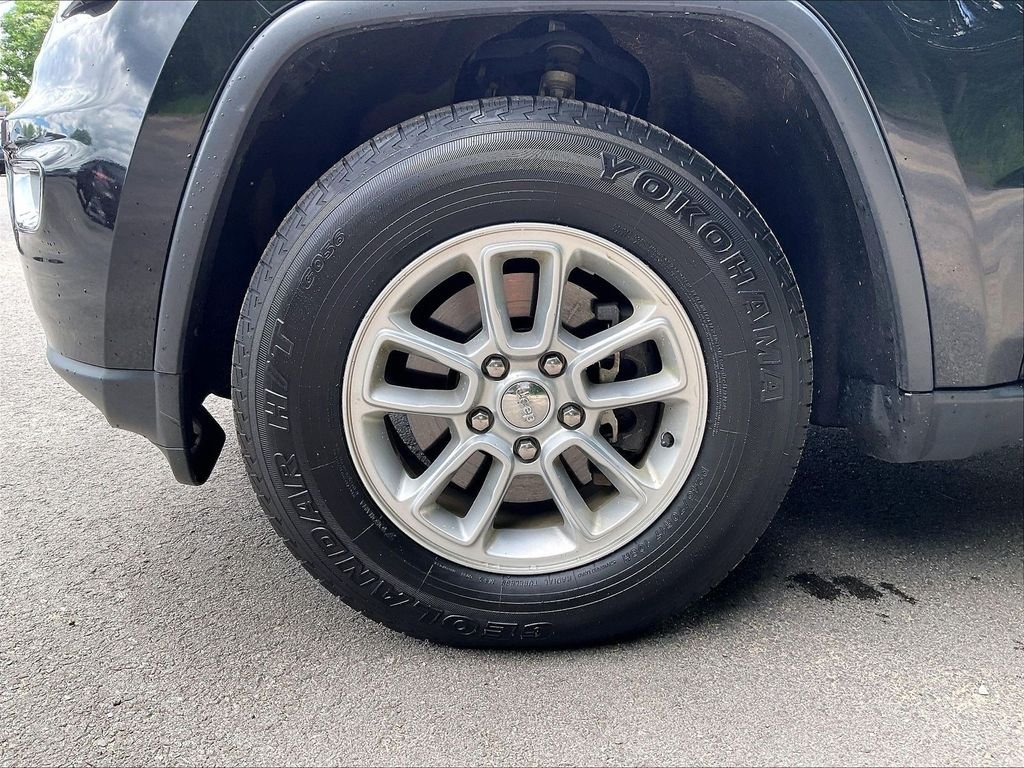 Used 2020 Black Jeep Laredo E image 22