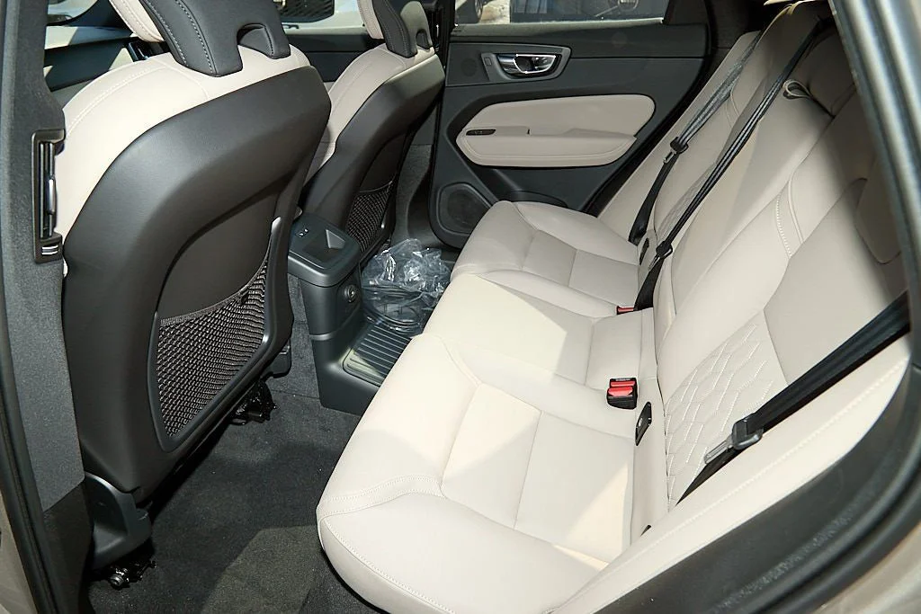 New 2026 Bright Dusk Volvo Plus image 20