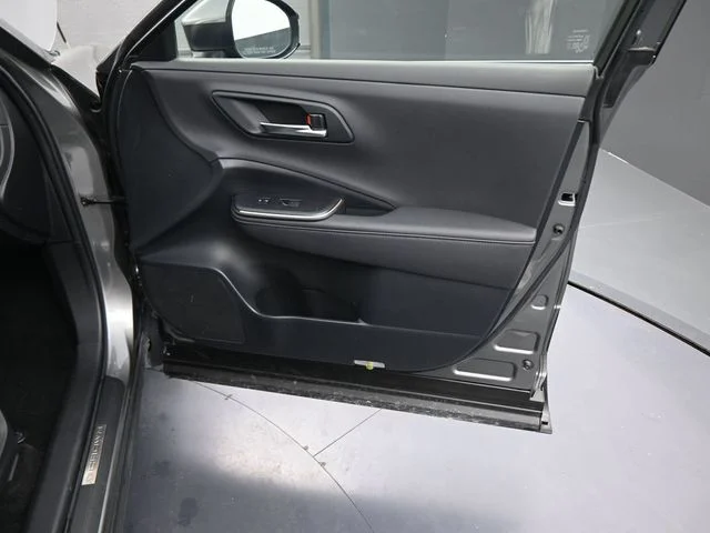 Used 2023  Toyota XLE image 13
