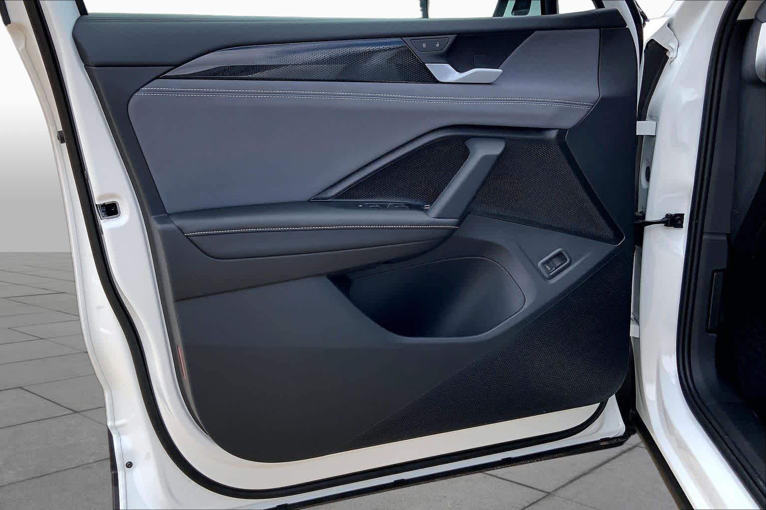 New 2026 Pure White Volkswagen SE image 10
