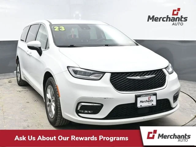 2023 Chrysler Pacifica Touring L AWD's photo