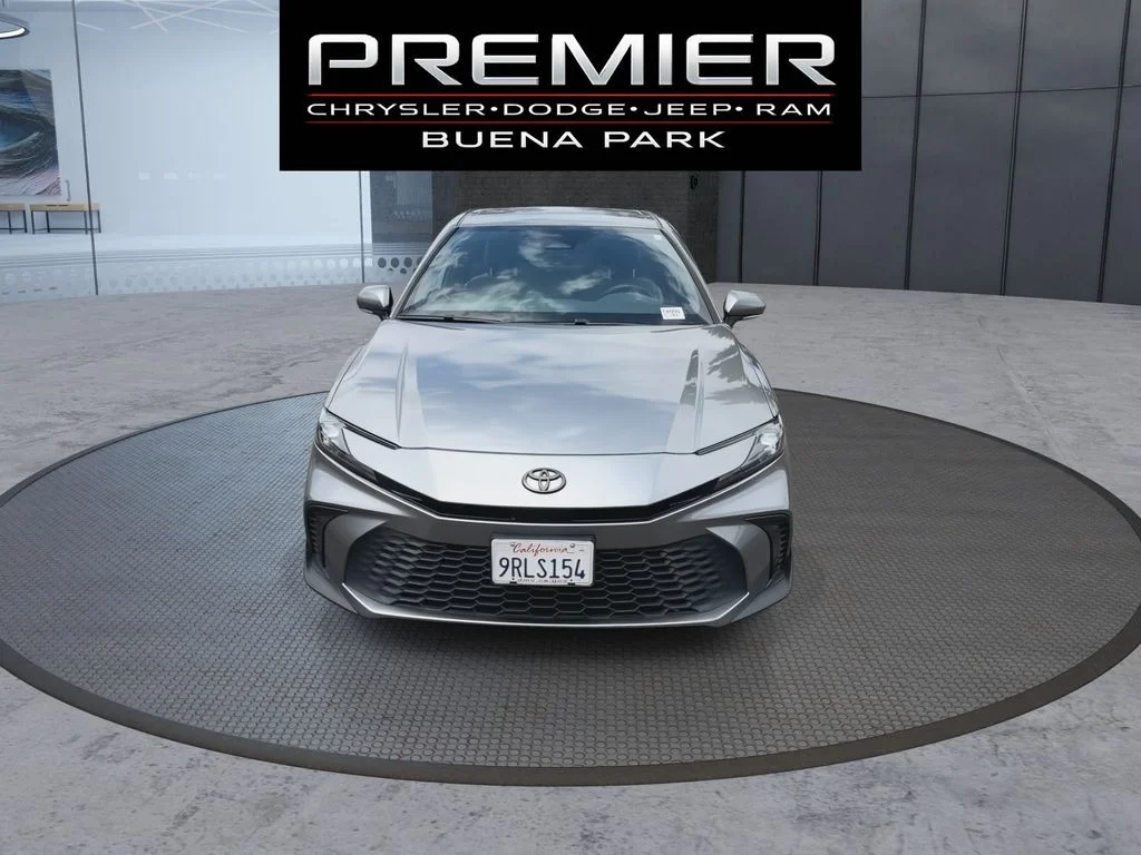 Used 2025  Toyota SE image 3