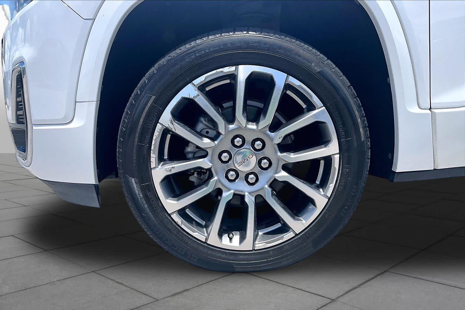 Used 2023 White Frost Tricoat GMC Denali image 11