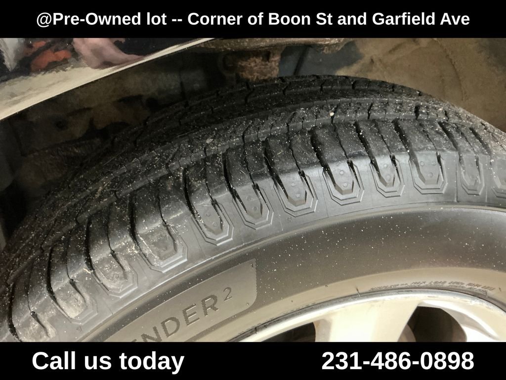 Used 2006 Black Toyota Limited image 11