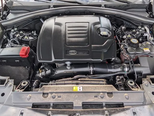 Used 2022 Black Land Rover R-Dynamic S image 38