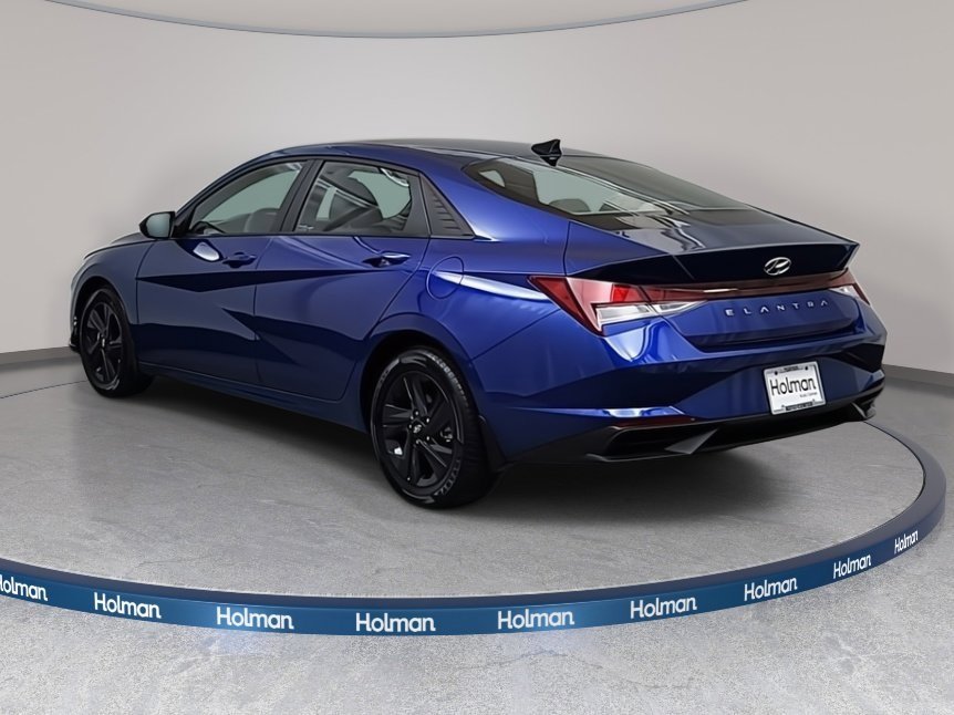 2023 Hyundai Elantra SEL photo 3