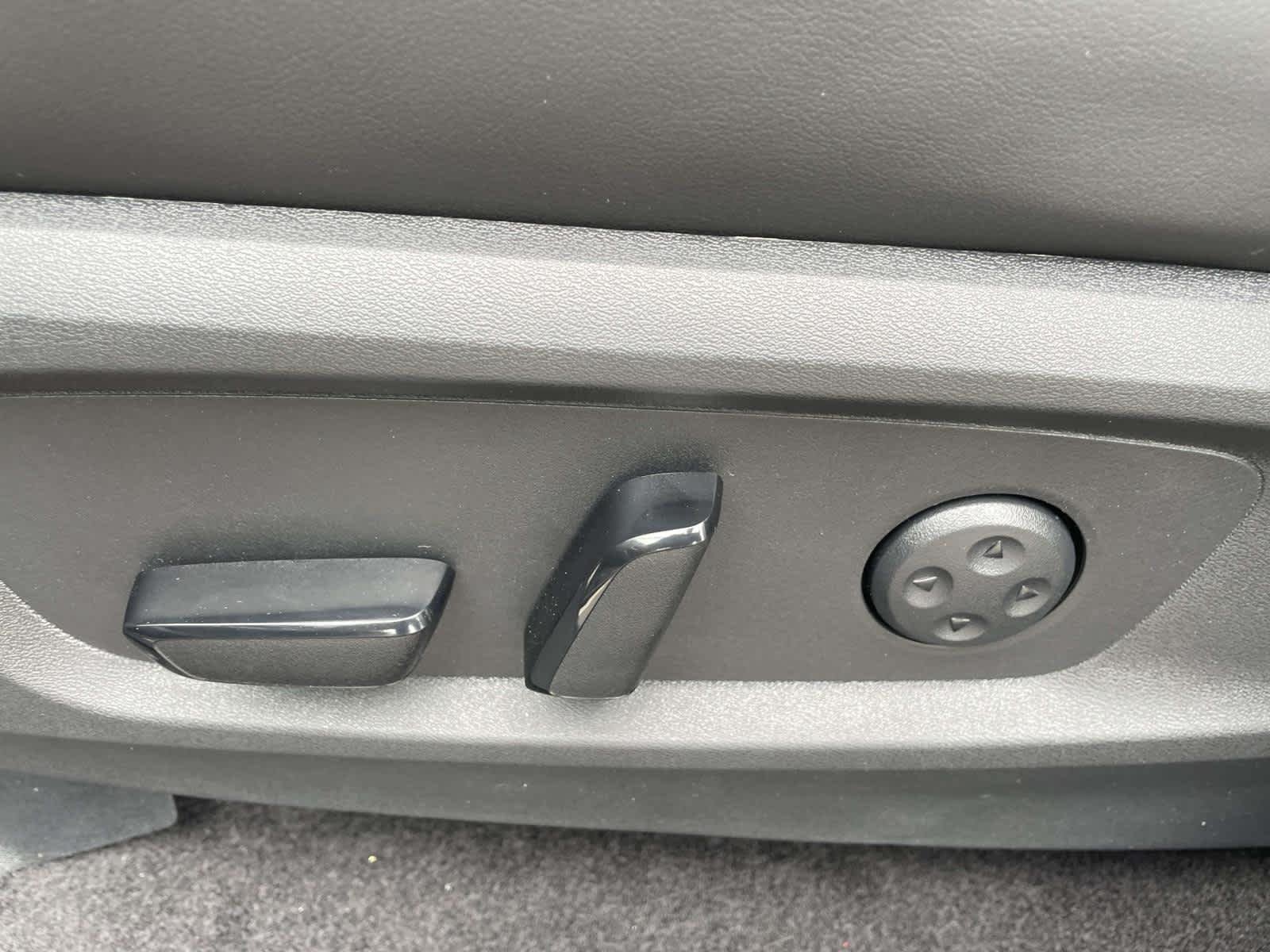 New 2026 Graphite Shadow INFINITI LUXE image 16
