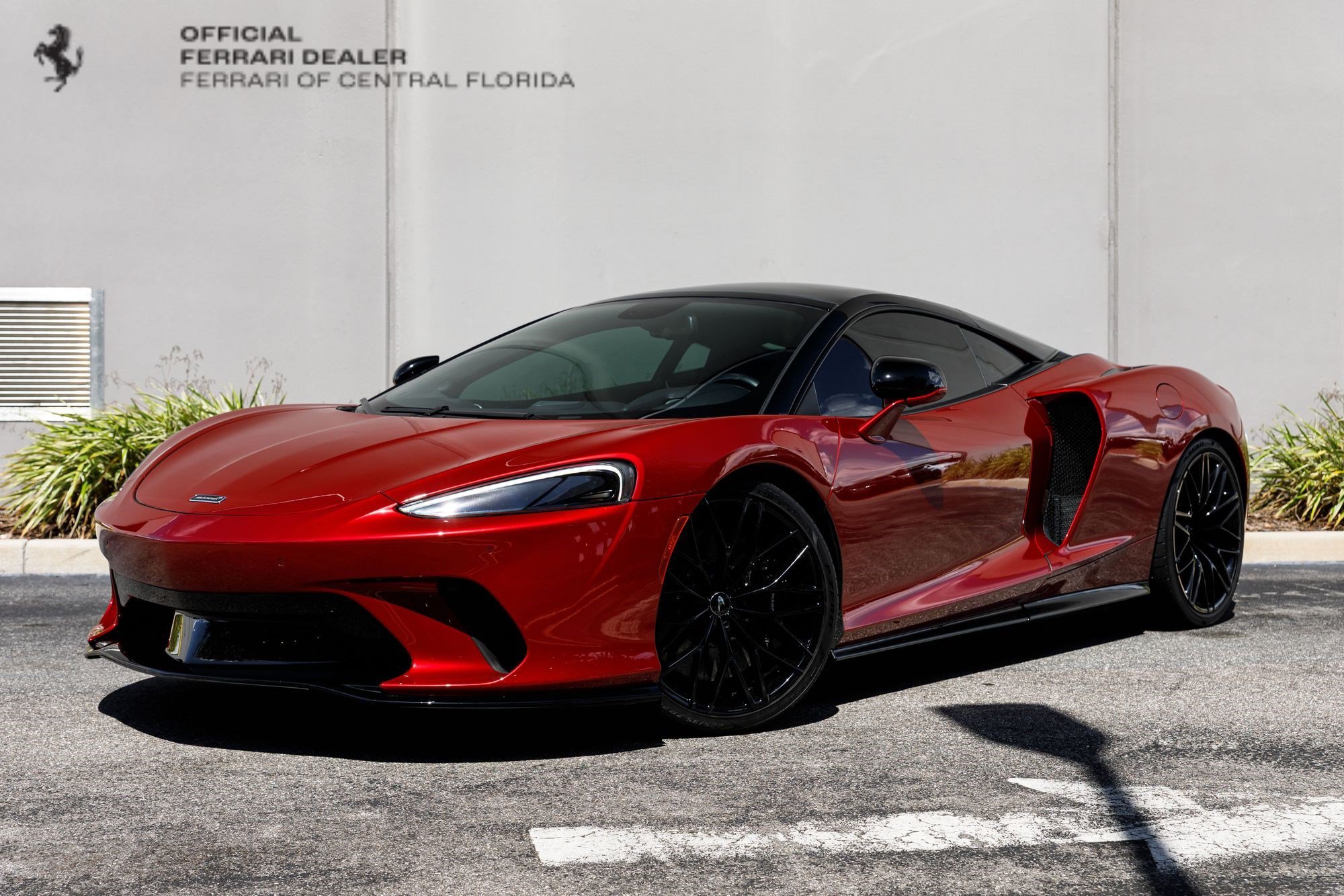 Used 2023 Red Metallic McLaren  image 1
