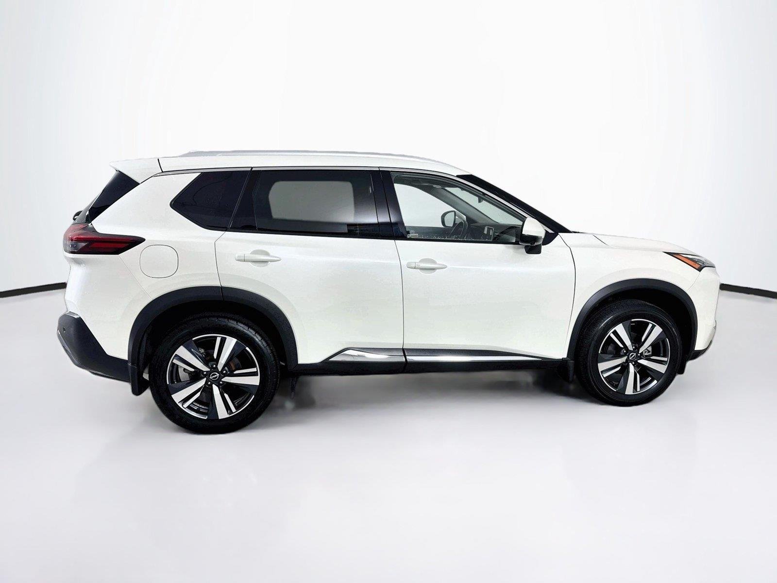 Used 2023 Pearl White Tricoat Nissan SL image 8