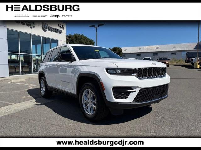 New 2026 Bright White Clear-Coat Exterior Paint Jeep Laredo image 7
