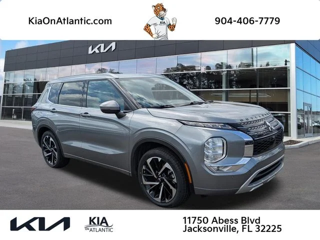 2023 Mitsubishi Outlander SEL 2WD's photo