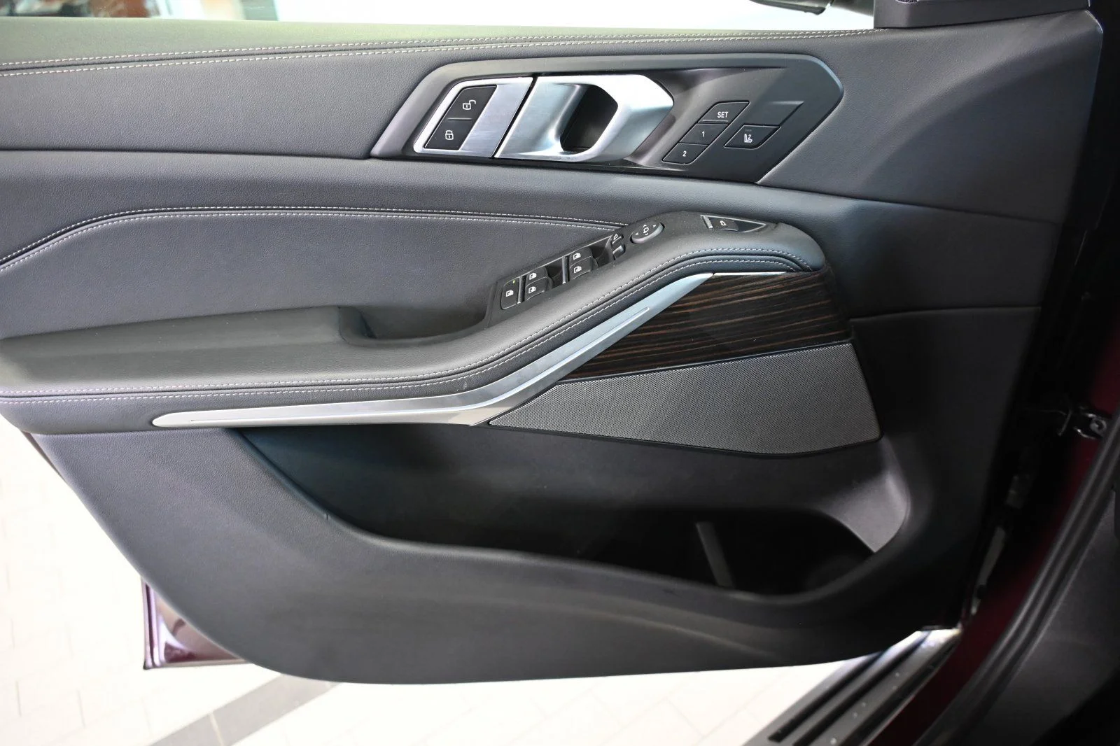 Certified Used 2025 Ametrin Metallic BMW xDrive40i image 11