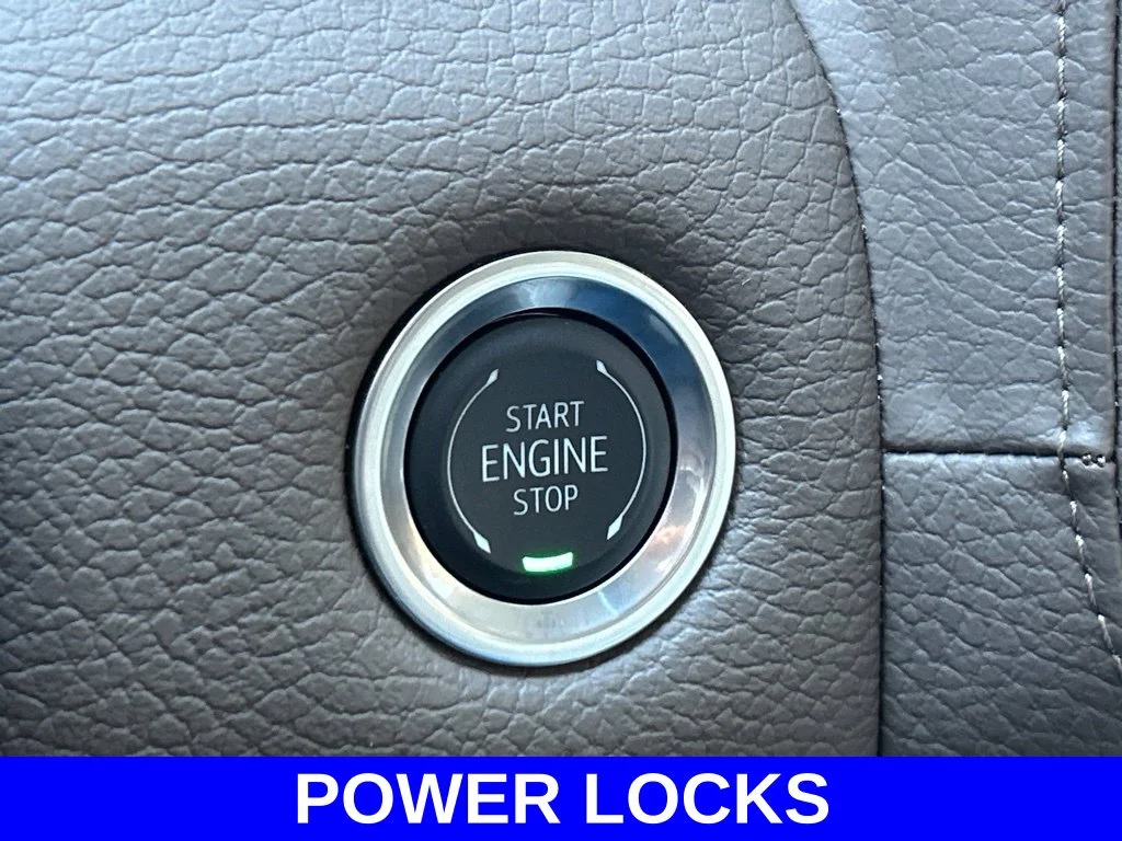 Used 2024 White GMC Denali image 28