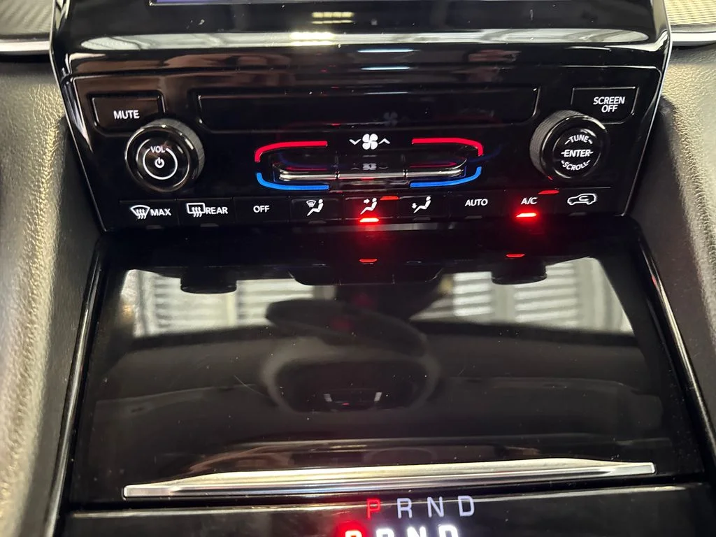 Used 2023 Gray Jeep Laredo image 18