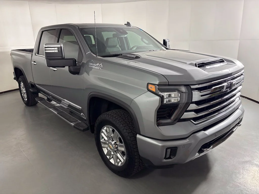 Used 2024 Gray Chevrolet High Country image 2