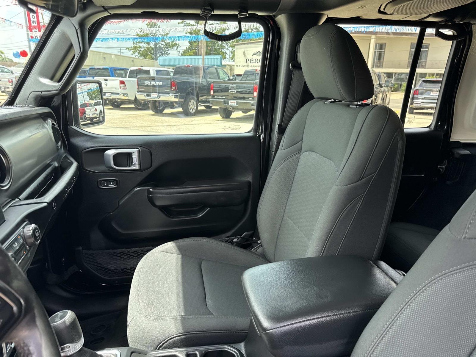 Used 2020 Black Clearcoat Jeep Sport S image 15