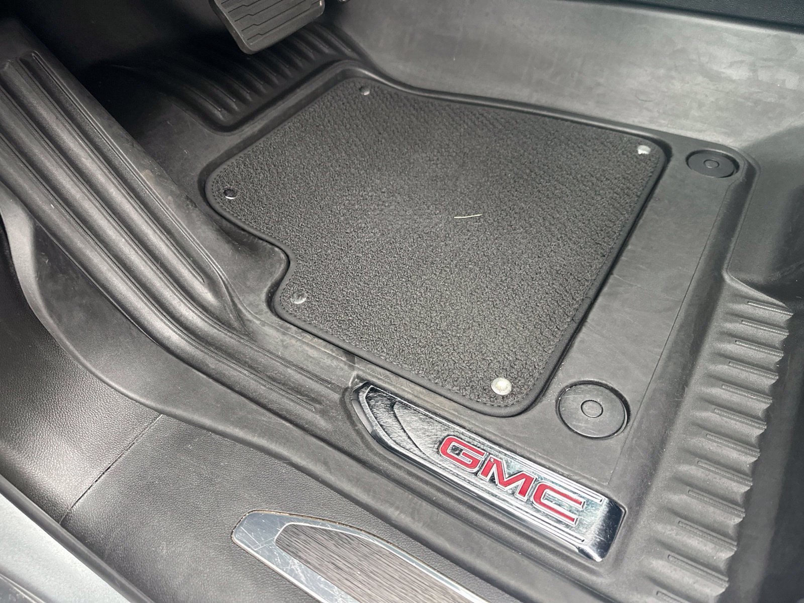 Used 2025 Gray GMC AT4 image 17