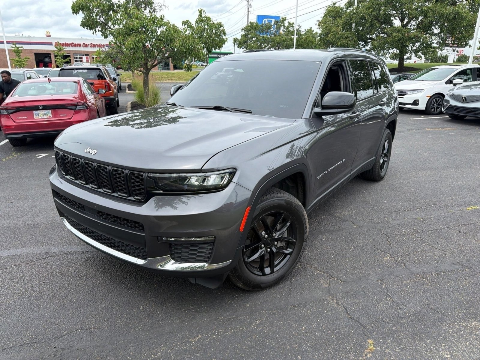 Used 2023 Baltic Gray Metallic Clearcoat Jeep Laredo image 4