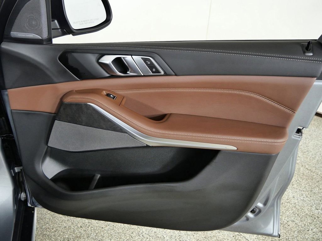 Used 2026 Skyscraper Grey Metallic BMW xDrive40i image 20