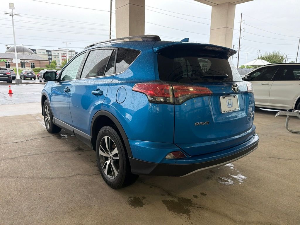 Used 2018 Electric Toyota XLE image 3