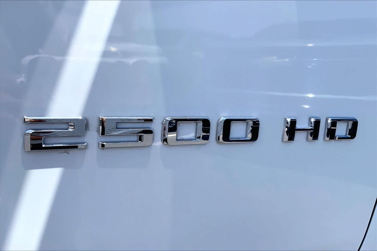 Used 2021 Summit White Chevrolet LT image 9