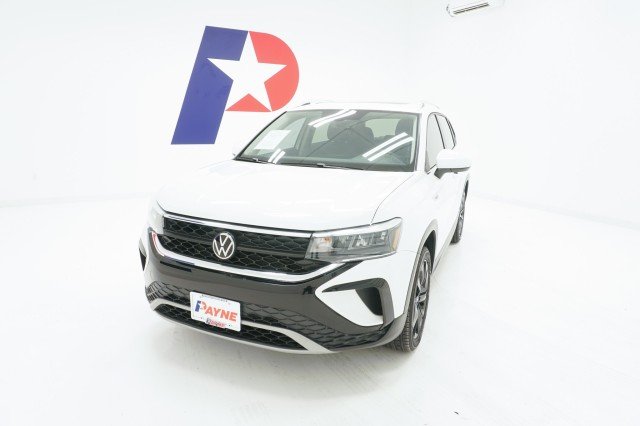 2024 Volkswagen Taos 1.5T SE's photo