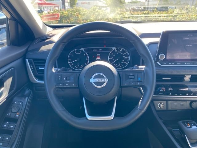 Used 2023 Gun Metallic Nissan SV image 39
