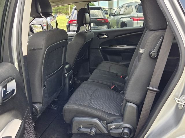 Used 2019 Silver Dodge SE image 5