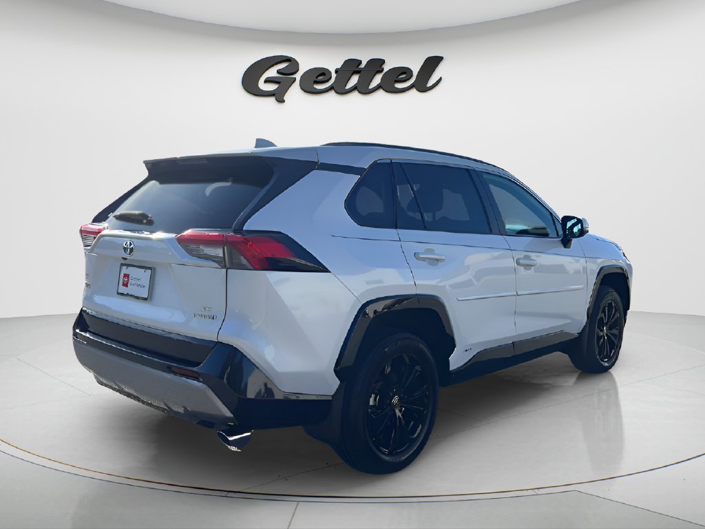 Used 2023 Wind Chill Pear Toyota Hybrid SE image 5