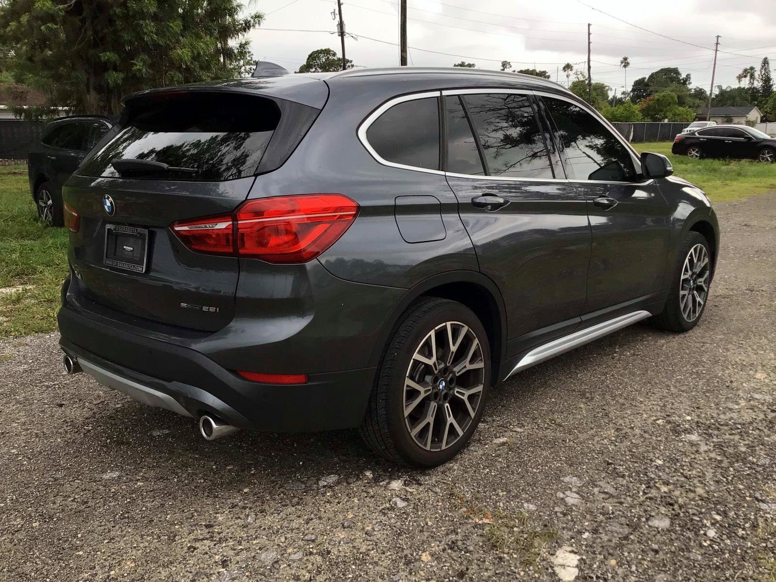Used 2022 Mineral Grey Metallic BMW sDrive28i image 4