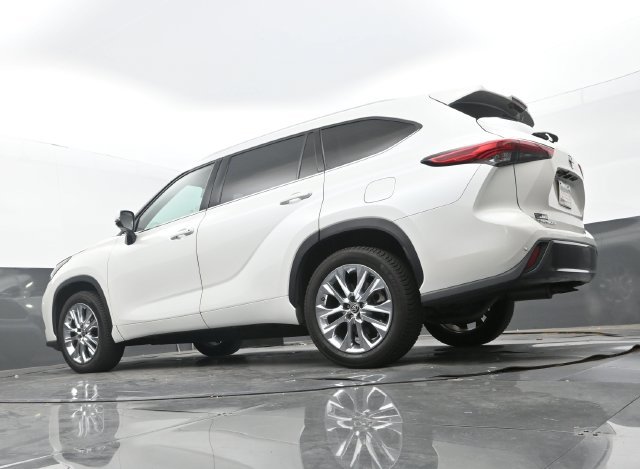 Used 2020 Blizzard Pearl Toyota Limited image 10