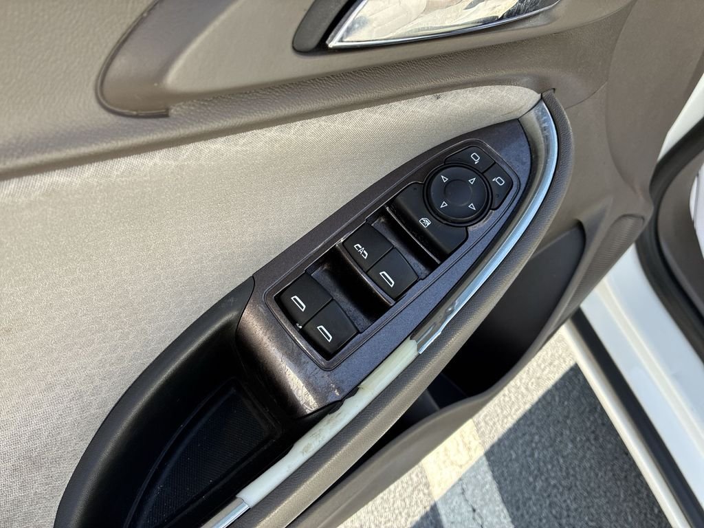 Used 2020 White Chevrolet LT image 13