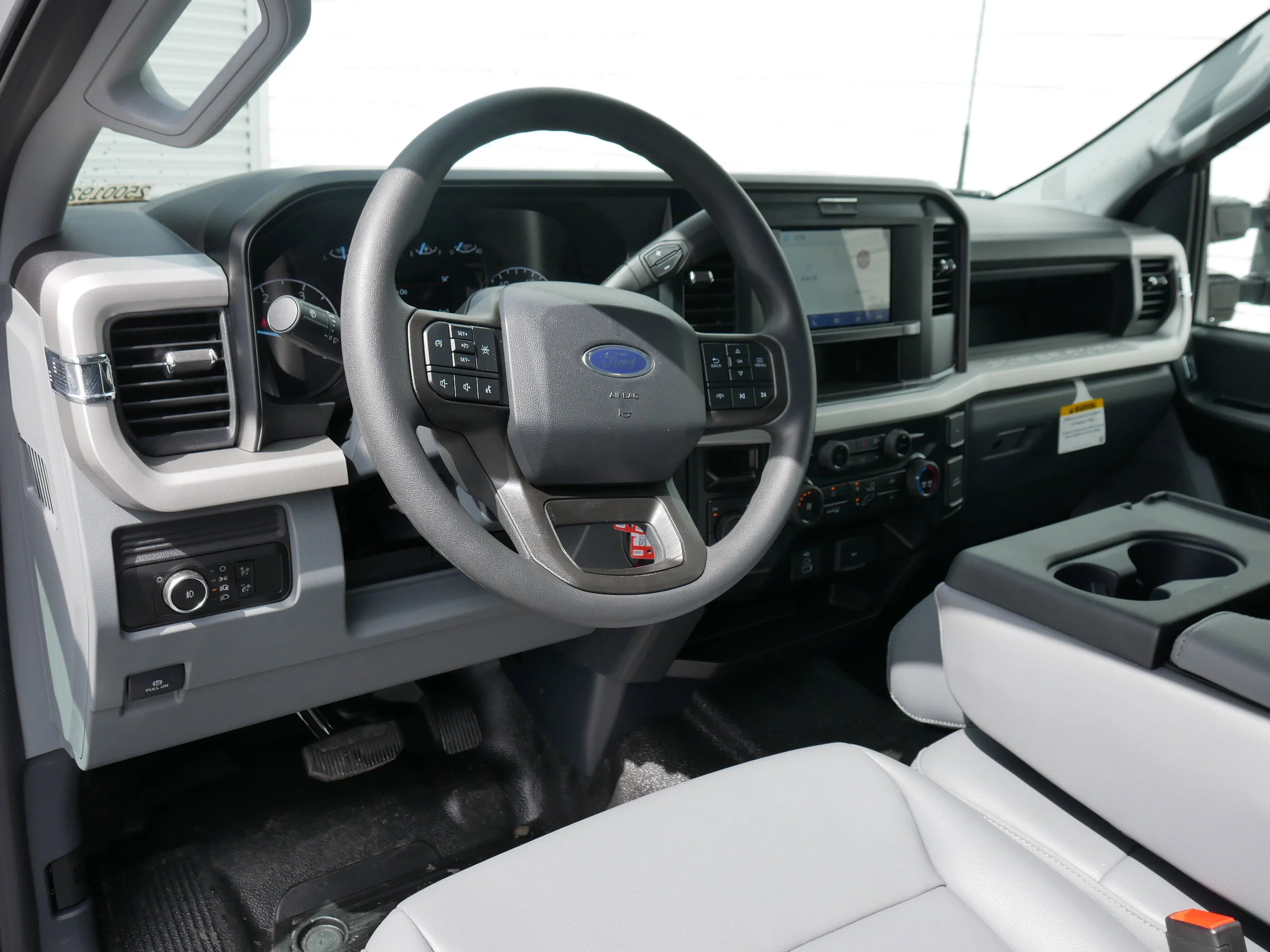 New 2025 Oxford White Ford XL image 4