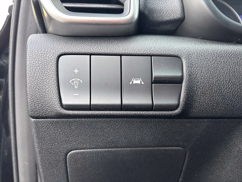 Used 2020 Red Kia LX image 13