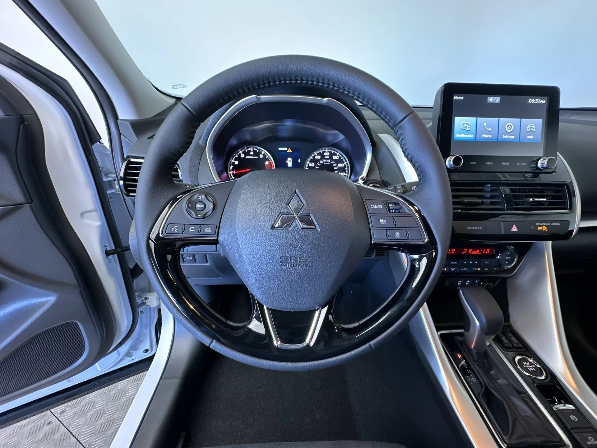 New 2026 White Diamond Mitsubishi SE image 16