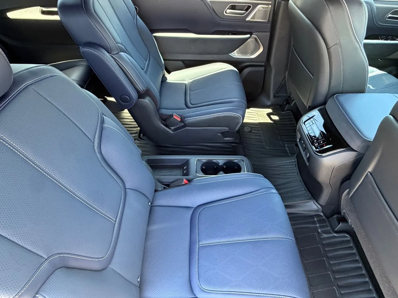 New 2027 RADIANT WHITE INFINITI Sport 4WD image 11