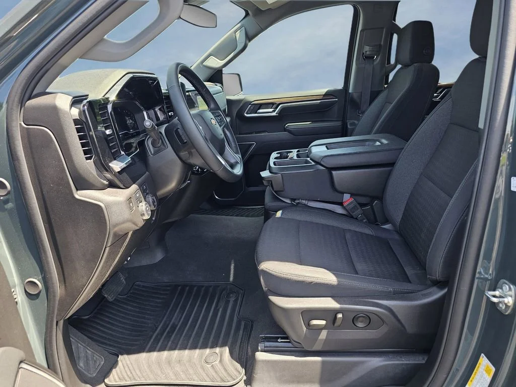 Used 2025 Cypress Gray Chevrolet LT image 16