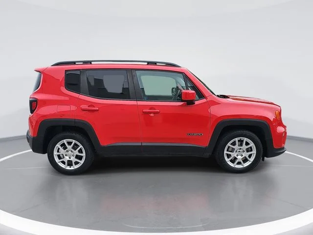 Used 2019 Red Jeep Latitude image 6