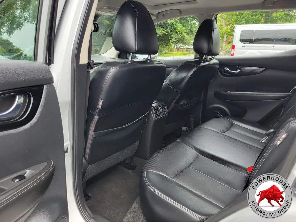 Used 2021 Silver Nissan SL image 14