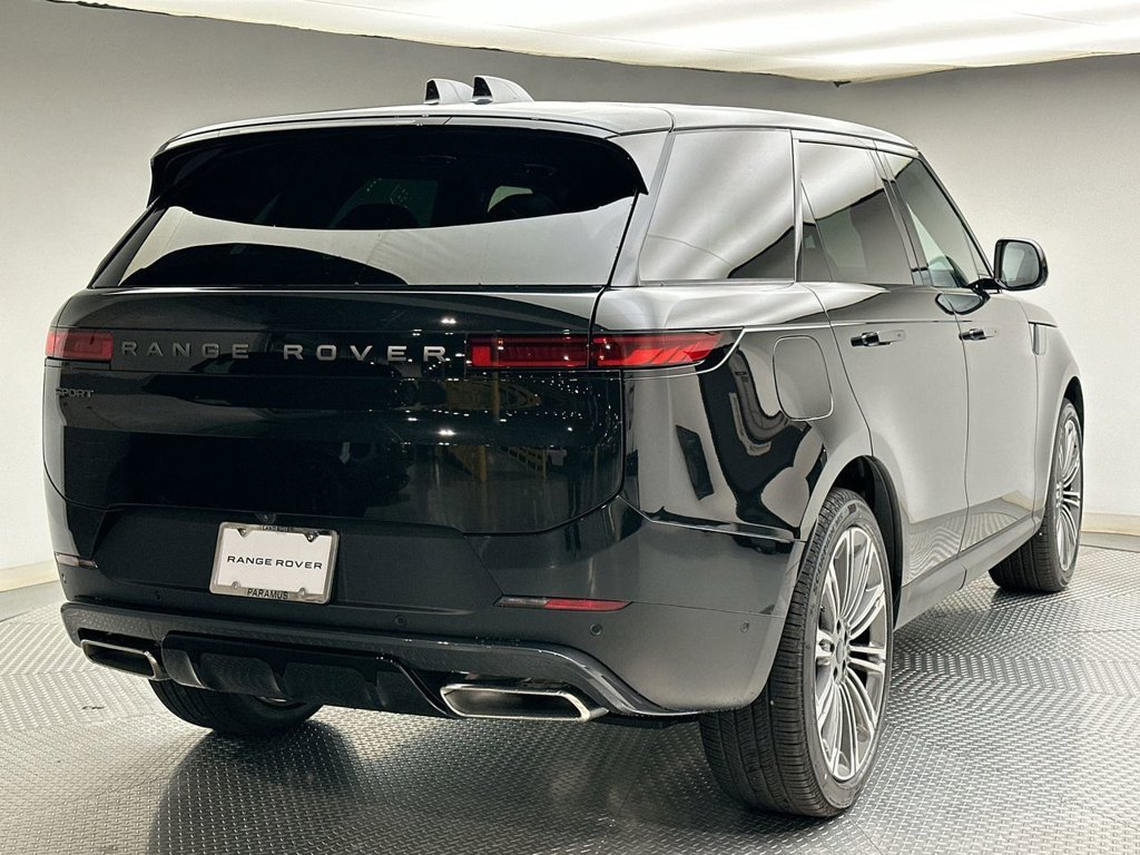 New 2027 Santorini Black Land Rover SE image 3