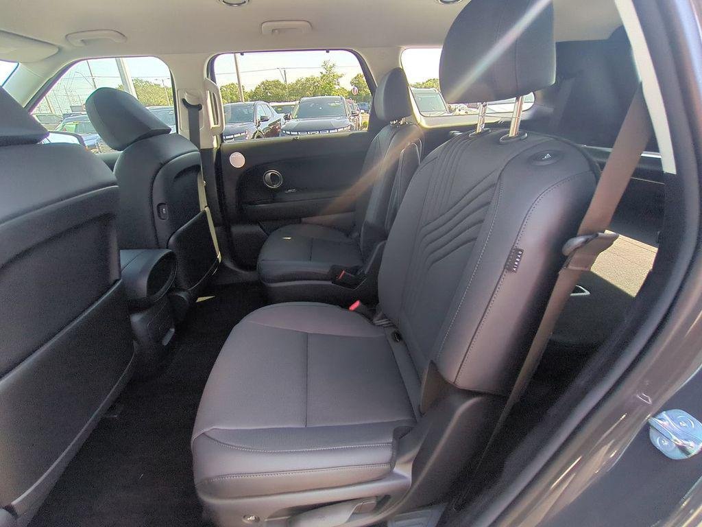 New 2027 Gray Hyundai Blue SEL 7P image 16