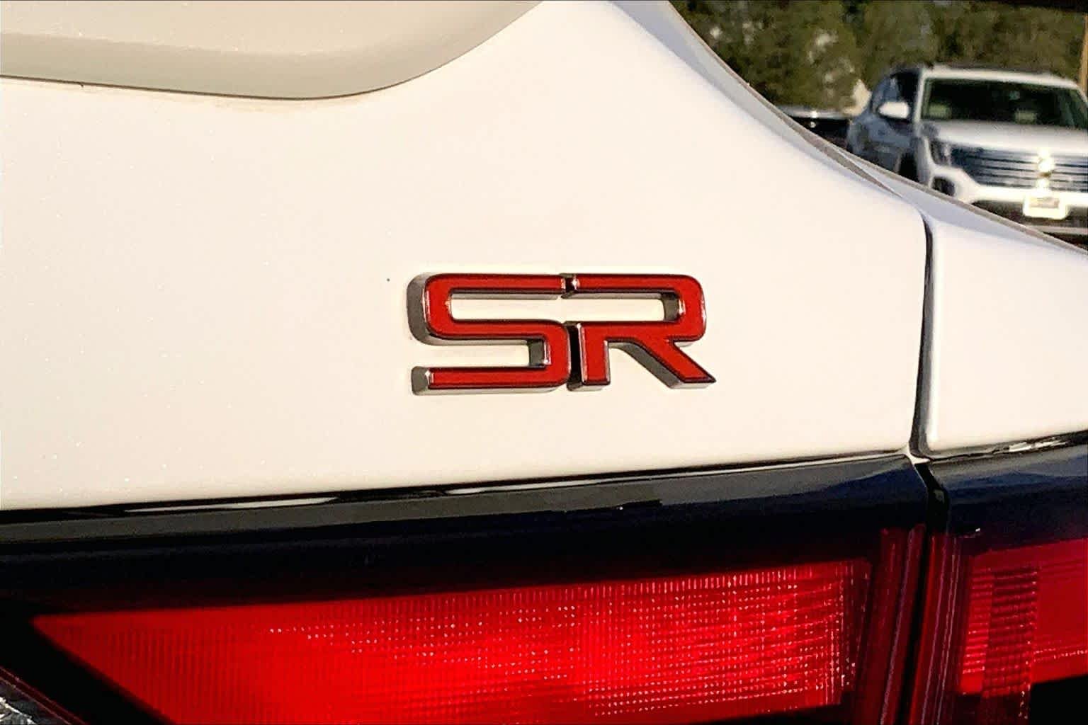 Used 2025 Aspen White Tricoat/Super Black Nissan SR image 10