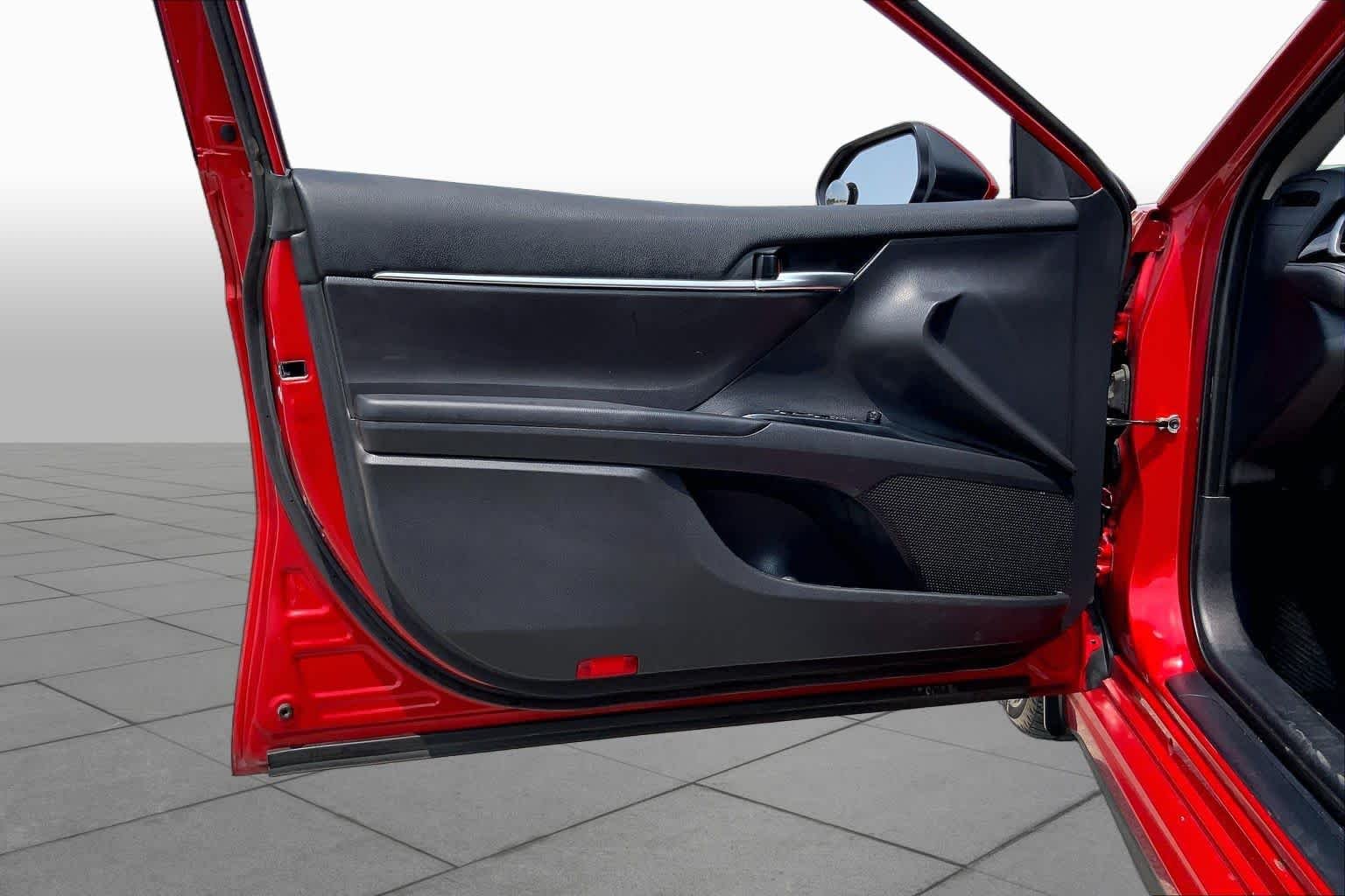 Used 2020 Supersonic Red Toyota SE image 21