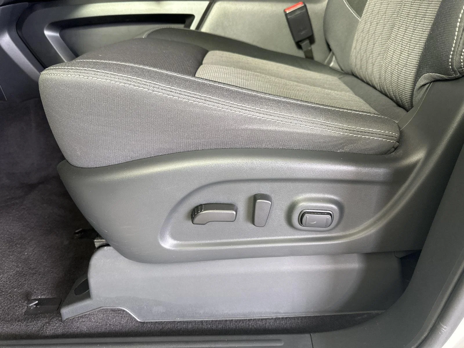 Used 2024 Glacier White Nissan SV image 8