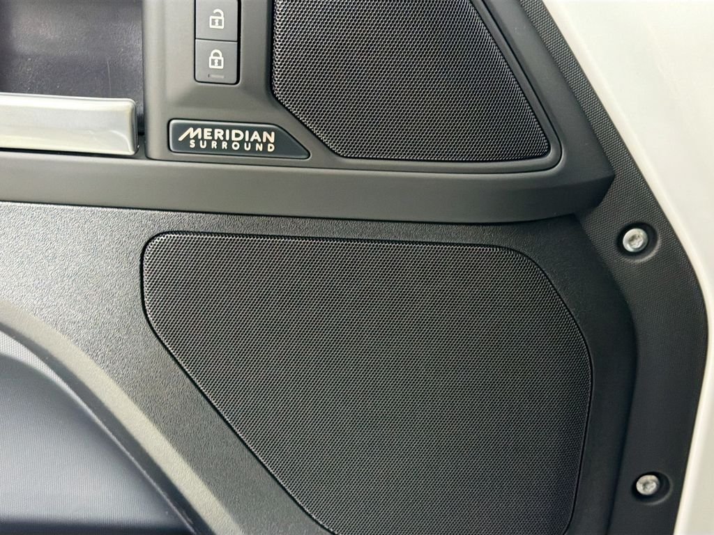 New 2026 Fuji White Land Rover X-Dynamic SE image 19