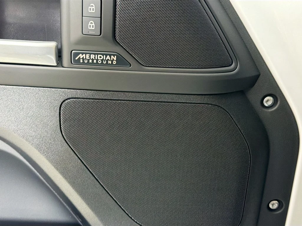 New 2026 Fuji White Land Rover X-Dynamic SE image 19